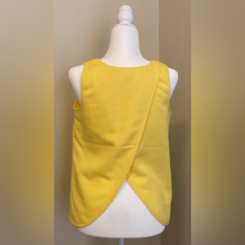 Fabulous Yellow J. Crew top w/ a swing back Sz Small